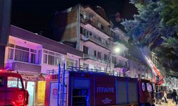 Ordu’da çatı katı yangını: 5 kişi asansörlü araçla tahliye edildi