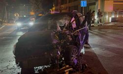 Otobüs ile otomobil kafa kafaya çarpıştı!