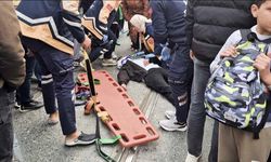 Otomobil ile motosiklet tramvay yolunda çarpıştı: 1 yaralı