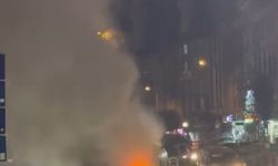 Seyir halindeki servis aracı alev alev yandı