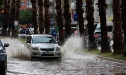 Şiddetli yağış ve yıldırımlar etkili oldu