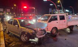 Üç araç kavşakta çarpıştı: 1 yaralı