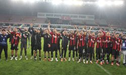 Kırmızı Şimşekler tempoyu yüksek tutuyor