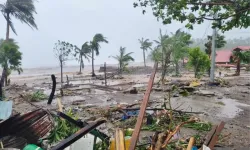 Filipinler’i vuran Fung-wong Süper Tayfunu’nda ölü sayısı yükseliyor!