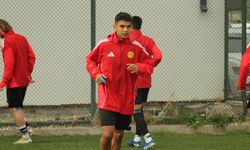 Siyah Kırmızılı formaya alışıyor!