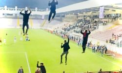 " Bu sevdaya ağ örülmez"