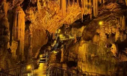 Şifa verdiği inanılan o gizemli mağaranın efsanesi görenleri büyülüyor...