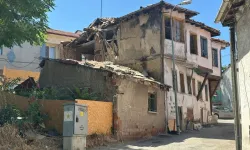 Eskişehir'deki o bina vatandaşları tedirgin ediyor...