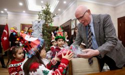 Başkan Kurt miniklerle yılbaşı ağacı süsledi