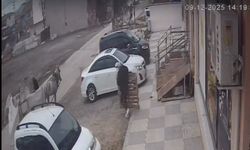 Bina önünden malzeme çaldılar!