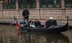 Soğuğa rağmen gondol sefasından vazgeçmediler