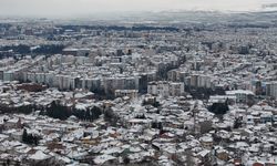 Eskişehir yılın son gününe karla uyandı