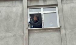 3’üncü kattan düşen yaşlı adamı bakın ne kurtardı...