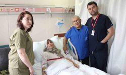 60 yaşındaki kadının şişen karnından çıkan şey görenleri şoke etti