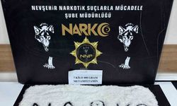 Aracın stepnesinde 7 kilo zehir çıktı