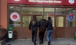 Aranan 2 şahıs yakalandı