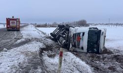 Asit yüklü tanker devrildi: 1 yaralı