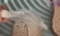 Ekmeğin içerisinden poşet çıktı