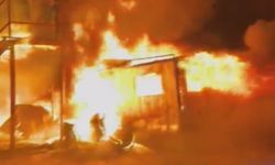 İşçilerin kaldığı konteyner  alevlere teslim oldu