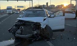 Minibüs ile cip çarpıştı: 2 yaralı