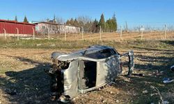 Otomobil tarlaya devrildi: 1’i bebek 5 yaralı