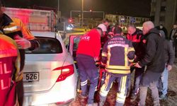 Otomobil tırın dorsesine saplandı:1 yaralı