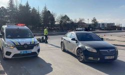 Otomobille çarpışan motosikletli yaralandı