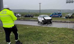 Otomobiller çarpıştı: 7 yaralı