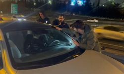 Otoyolda aracının içinde uyuyan adamı itfaiye camı kırarak uyandırdı