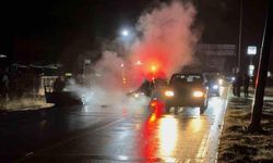 Park halindeki araç alev alev yandı