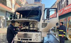 Park halinde kamyon alev alev yandı