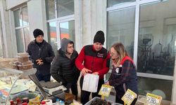 Pazar yerinde gıdalar ve fiyatlar kontrol edildi