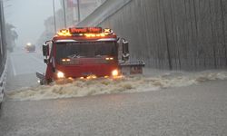 Sağanak yağış trafiği felç etti