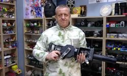 Sesi makineli tüfek, kendisi fotoğraf makinesi