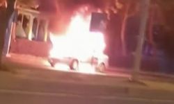 Seyir halindeki otomobil alev topuna döndü