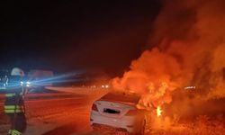 Seyir halindeki otomobil alevlere teslim oldu