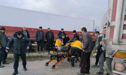 Tırın bir başka tıra arakadan çarptığı kazada faciadan dönüldü