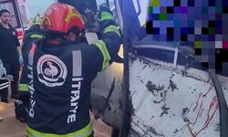 Yoldan çıkan sürücü seyir halindeki tıra çarptı