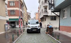 Yolun ortasında dörtlüleri yaktı... Uzun süre yolu kapattı