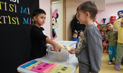 Minikler sandık başında