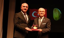 Yılmaz Büyükerşen'e anlamlı ödül