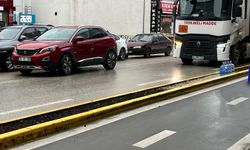 Çift park trafiğin ilerlemesini zorlaştırdı!