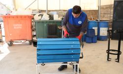 Plastik atıklar geri dönüştürülerek çöp kovası oluyorlar