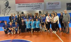 Genç raketler kortta buluştu