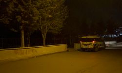 Okul bahçesinde baba darbedildi, oğlu bıçaklandı!