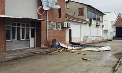 Eskişehir'de fırtına mahalleye maddi hasar verdi!