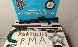 Eskişehir'de silahla tehdit eden şahsın iş yerinden kılıç çıktı