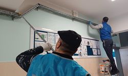 Emekli öğretmen 19 köy okulunu yeniledi