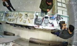 Sahte bilezikleri verip gerçek altın almak istedi!