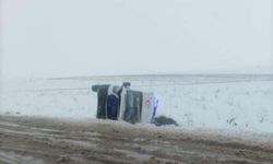 Ambulans devrildi: 3 yaralı